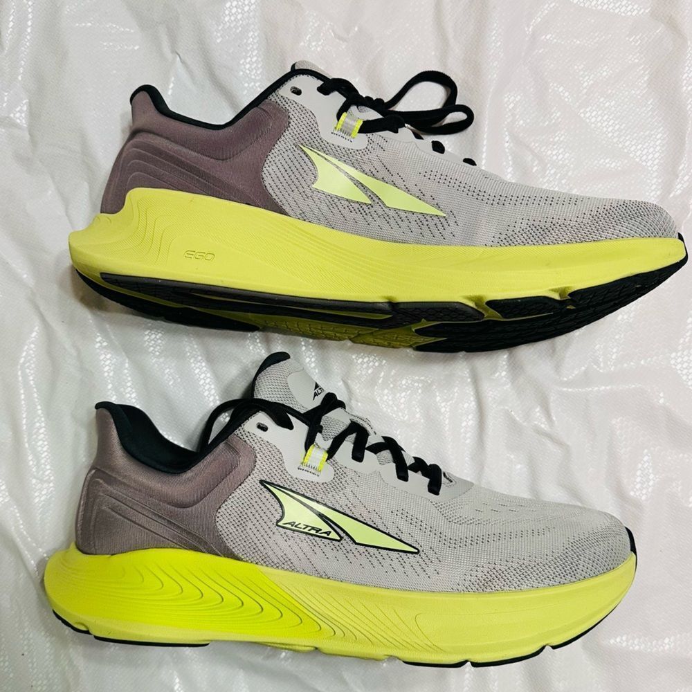 Altra Provision 8 Running Shoes in Light Gray and Green Size 10 near new - Picture 6 of 13